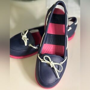 Navy and fushia Crocs boat shoes—like new